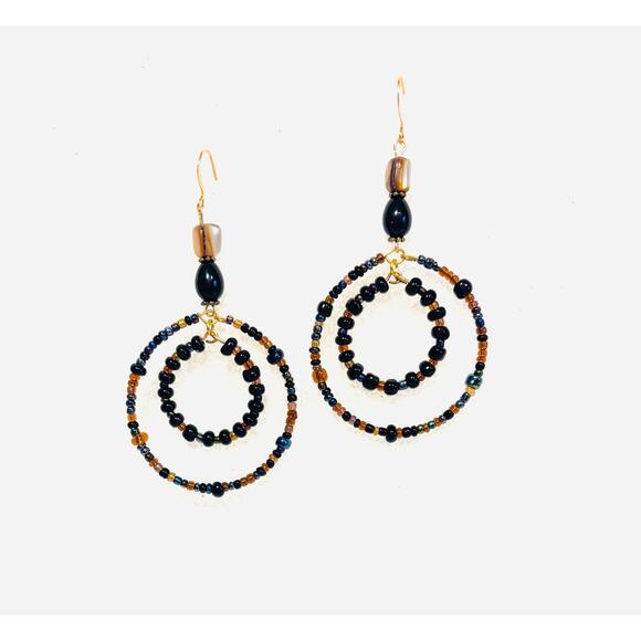 Hippie style Double Hoop Black Gold Glass beaded Shell accent Earrings 2.5 in - Picture 4 of 4